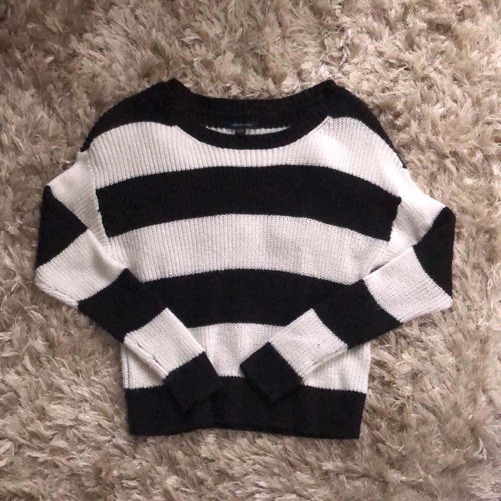 American Eagle black and white knitted sweater